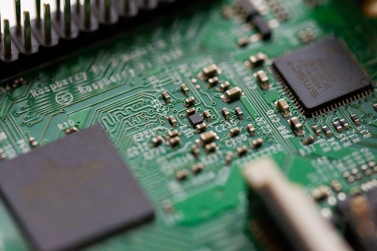 FPGA vs CPLD for Product Platforms: When Programmable Logic Beats an ASIC Path